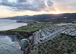 ЖК "CASA DEL MARE" Северный Кипр, район Эсентепе. Расположен в элитном районе Северного Кипра, на берегу Средиземного моря, с собственной лагуной 20 минут до столицы