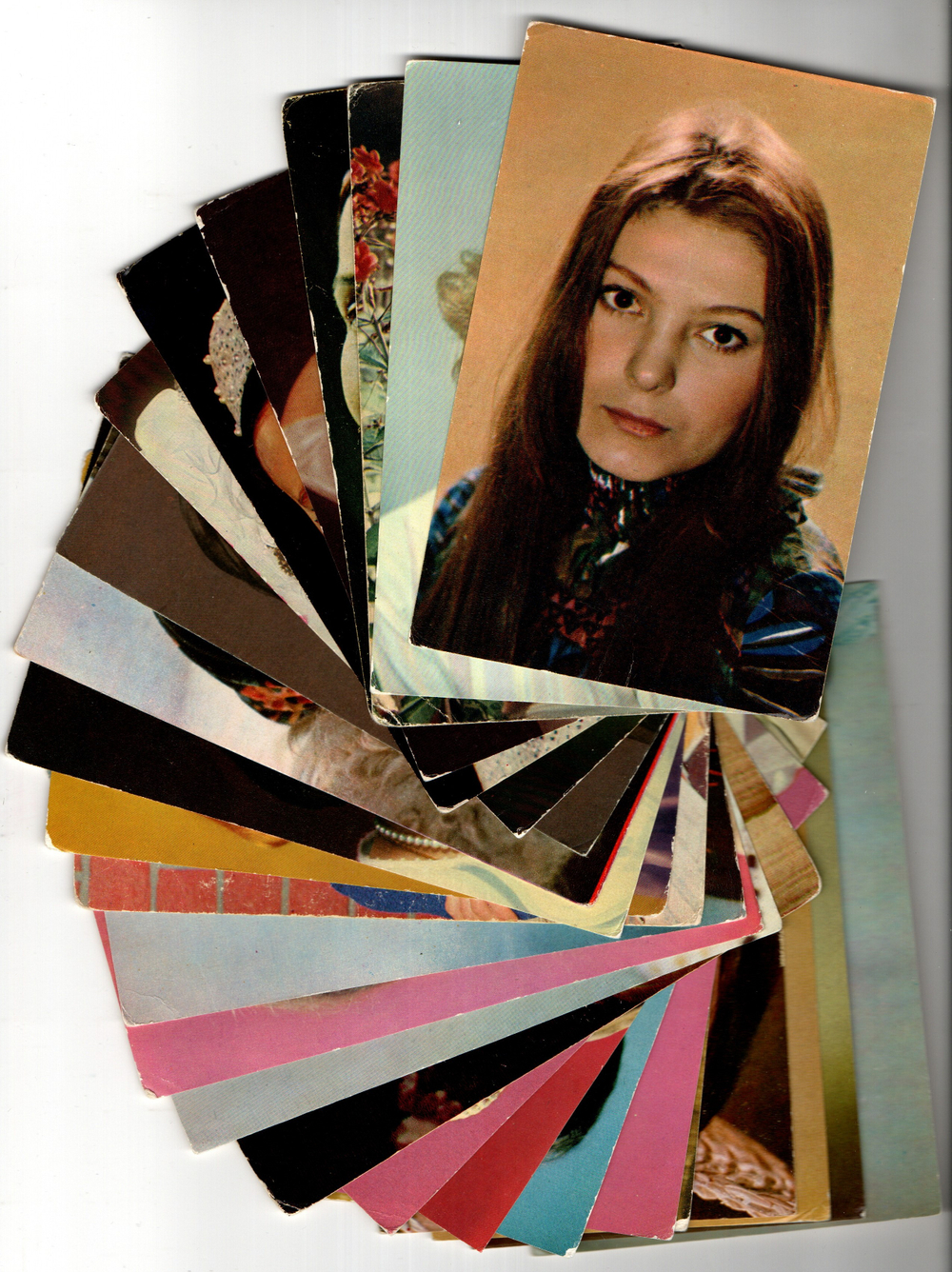 №32 Открытки Артисты и актёры СССР 1970–1980-е г. 25 штук. Цветные, чистые, без повторов