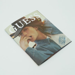 Журнал GUESS × HYUNJIN с кампейн-визуалами Хёнджина ОСЕНЬ 2026