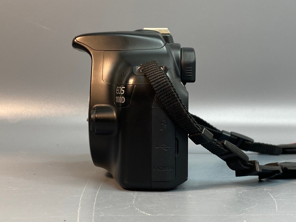 Canon 1100D Kit 18-55mm 9.500 кадров