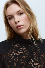 Кружевное платье с воротником-полуводолазкой - H&M