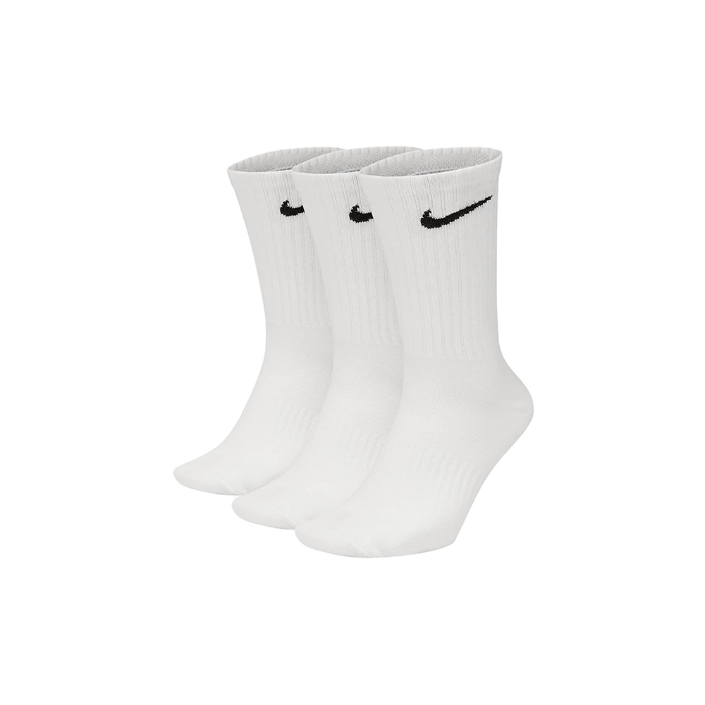 Крупный план резинки и логотипа Nike Swoosh на легких спортивных носках из серии Everyday Lightweight.