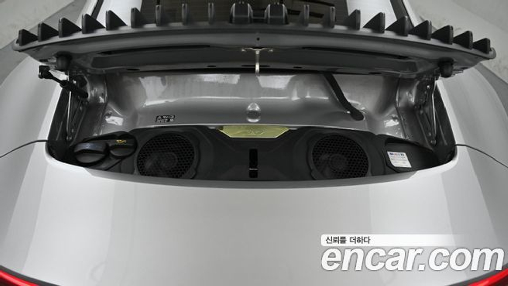 Porsche 911 Carrera — 2024