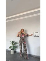 костюм со стильным принтом