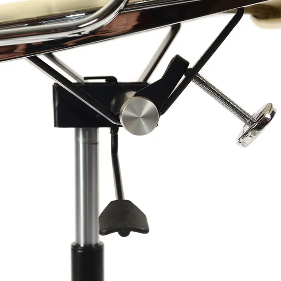 Офисное кресло Eames Ribbed EA 117 белая кожа