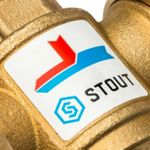 STOUT Термостатический смесительный клапан для твердотопливных котлов 1 1/2" НР x 1" НР x 1 1/2" ВР 70°С KV 3,2