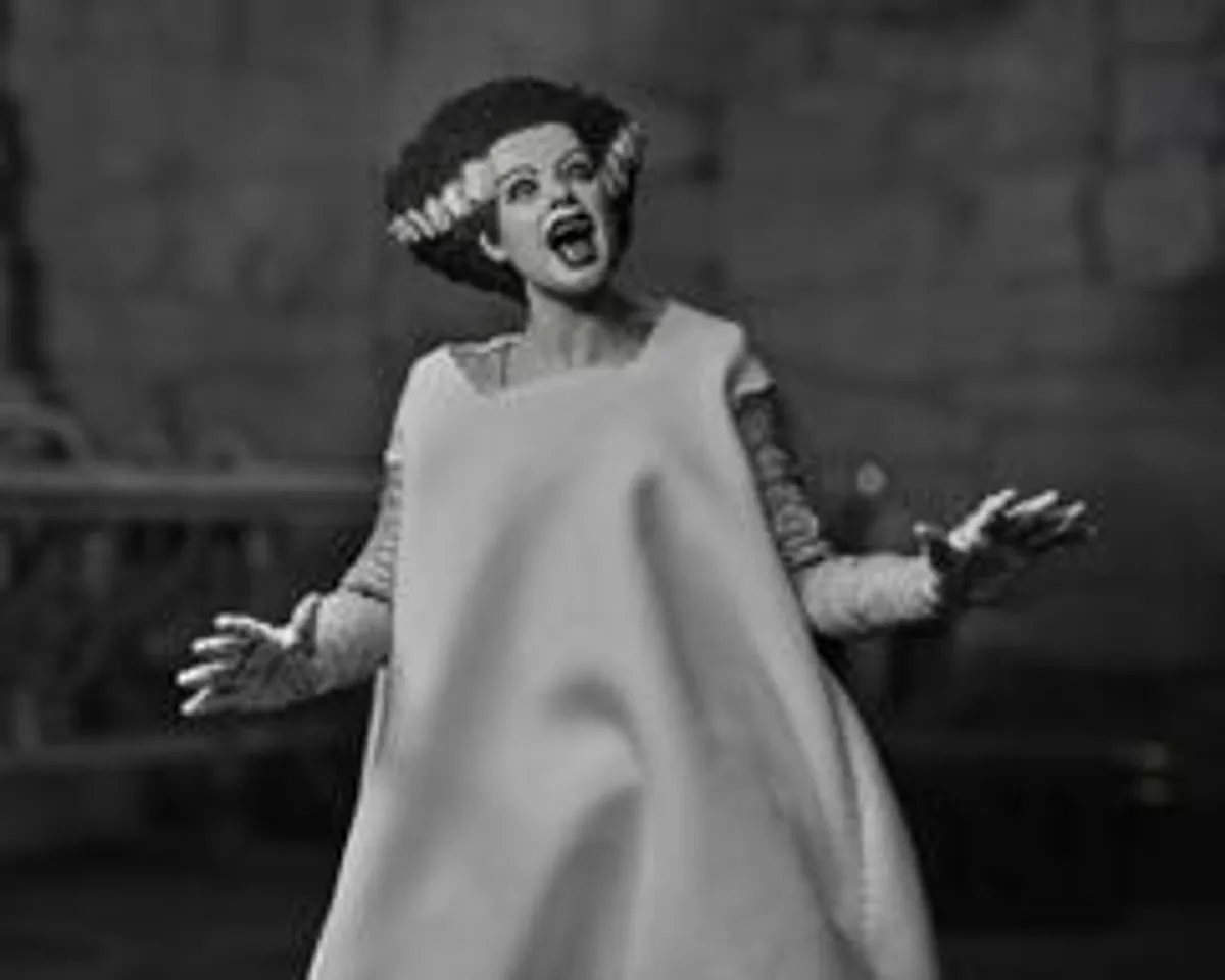 Фигурка NECA Universal Monsters: Bride of Frankenstein (B&W)