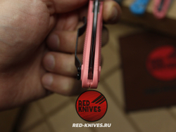 Нож Benchmade 556 Griptilian Mini - розовый нейлон, клинок черный RK/Н40