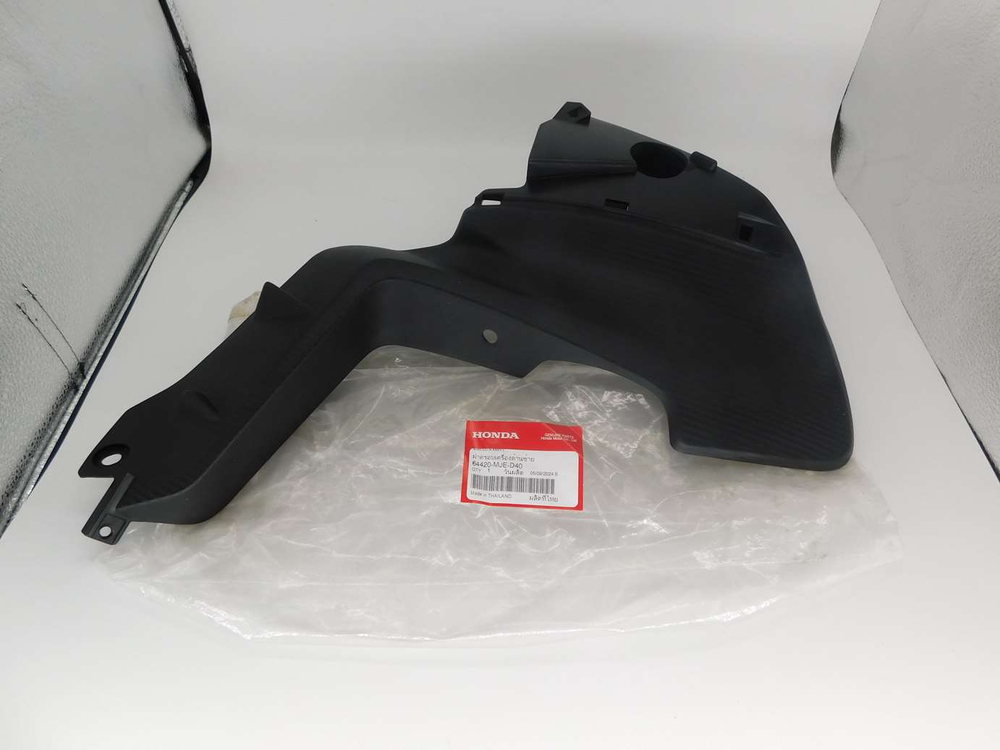 Пластик бака левый Honda CB650F 64420-MJE-D40