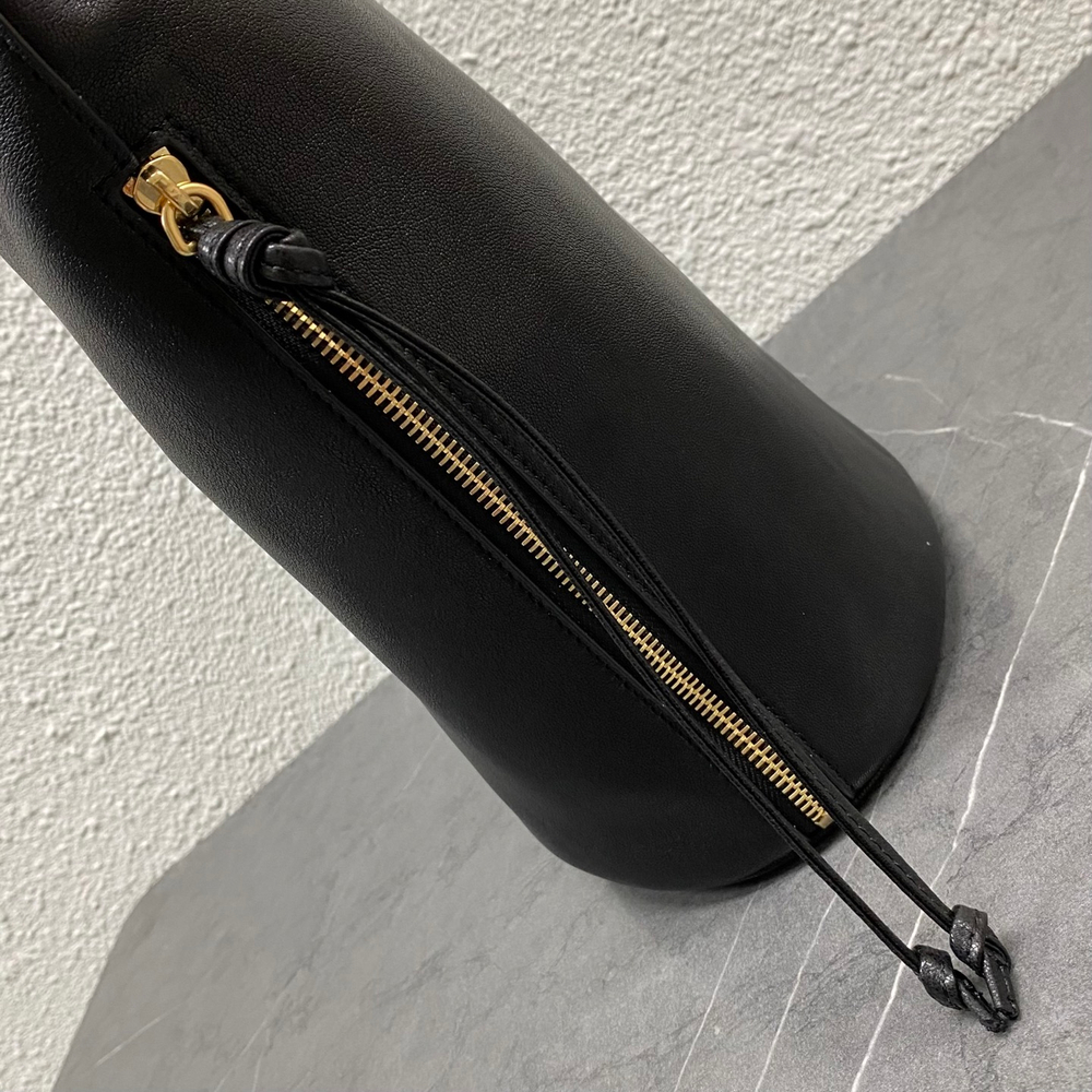 Сумка Celine Soft Triomphe, чёрная — фото 9