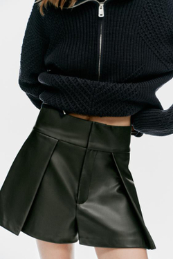 ZARA ШОРТЫ ИЗ ИСКУССТВЕННОЙ КОЖИ СО СКЛАДКАМИ, ТЕМНО-ЗЕЛЕНЫЙ