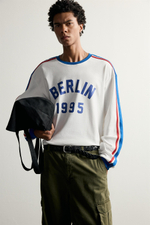 ФУТБОЛКА BERLÍN С КОНТРАСТНЫМИ ПОЛОСАМИ — ZARA