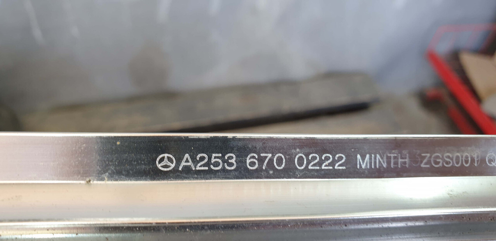 Накладка стекла заднего правого Mercedes GLC (X253) 15-нв Б/У Оригинал A2536700222