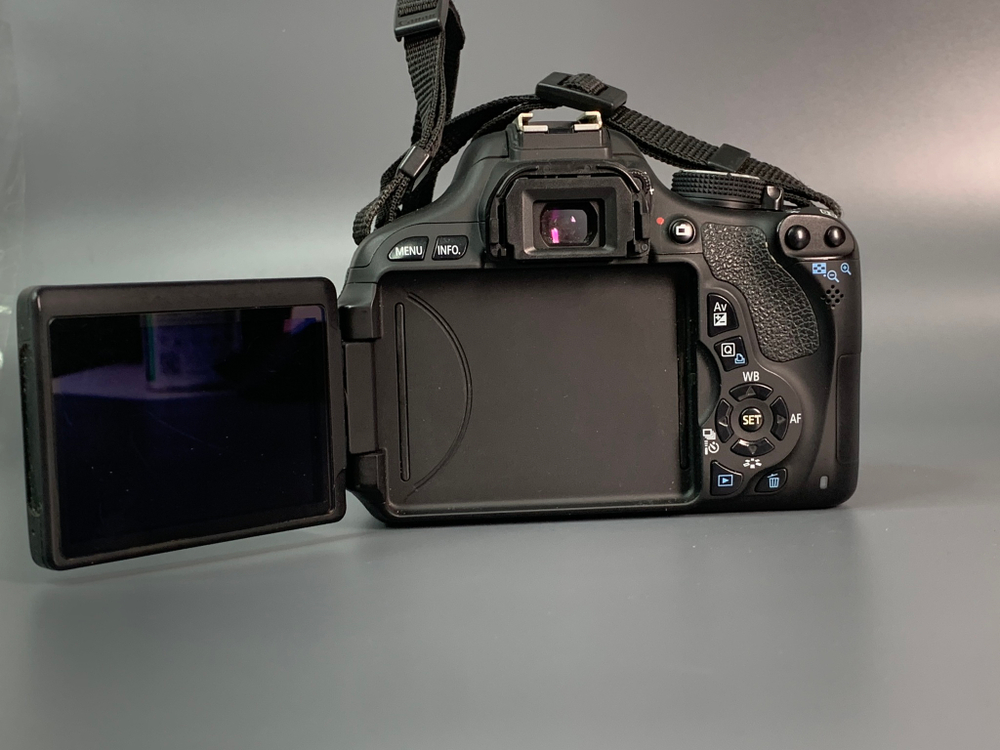 Canon 600D Kit 18-55mm 3.5-5.6 IS STM 24.900 кадров.