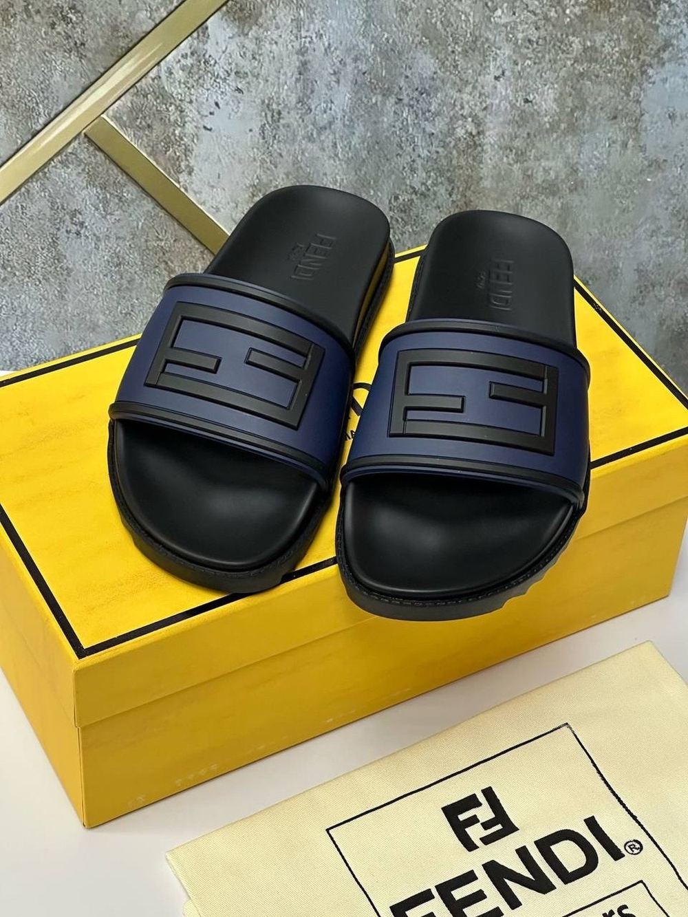 Шлепанцы Fendi