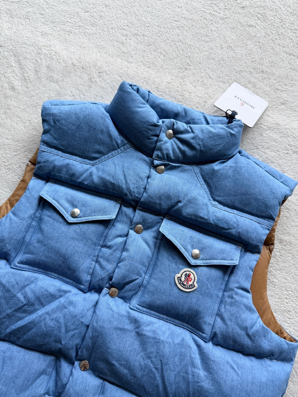 Мужской пуховый жилет Moncler из денима — голубой — фото 2