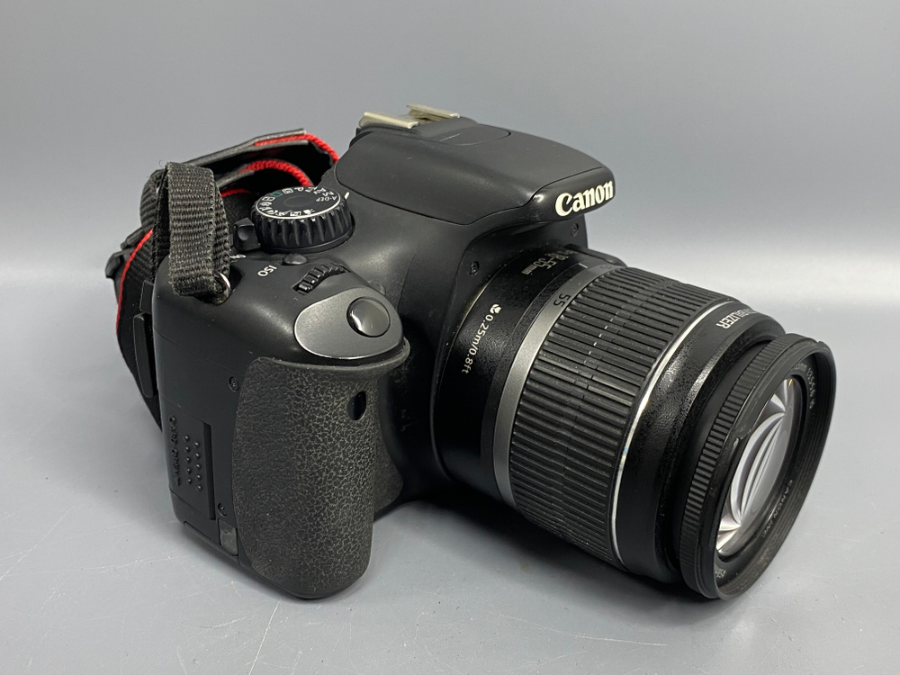 Canon 550D Kit 18-55mm IS 16500 кадров