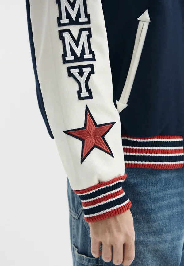 Куртка утепленная мужская TOMMY JEANS VARSITY BADGE JACKET