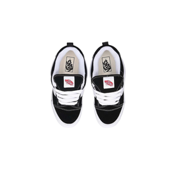 alt="3D-формованная белая боковая полоса Sidestripe на модели Vans Knu Skool Black White"