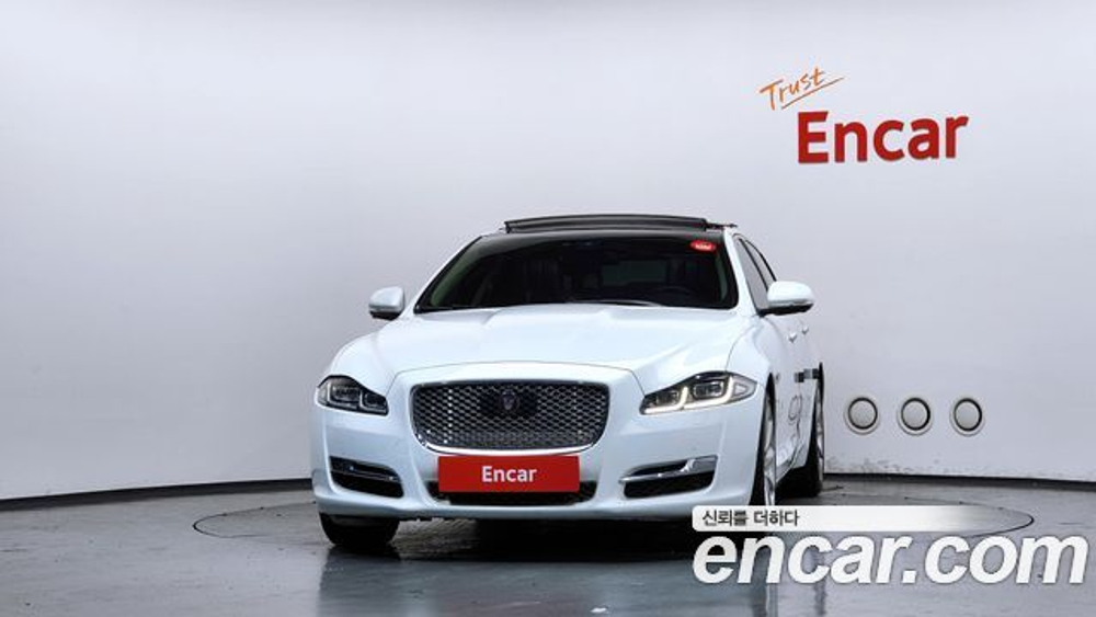Jaguar All New XJ 3.0D LWB — 2016