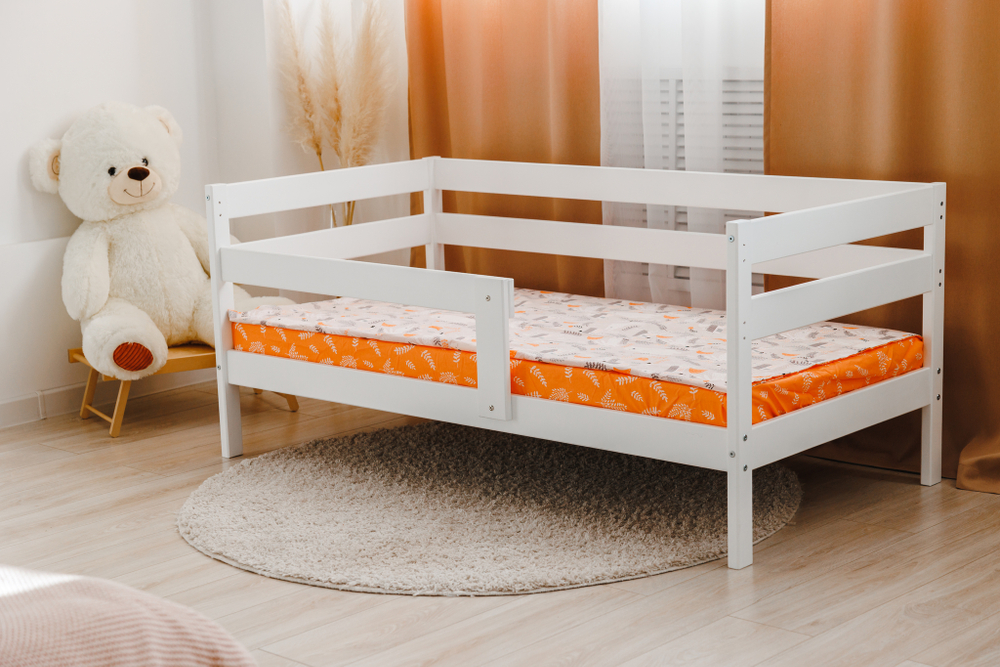 Кровать подростковая "Софа" 180*90 см белый 1 борт, (Pirogova wood)