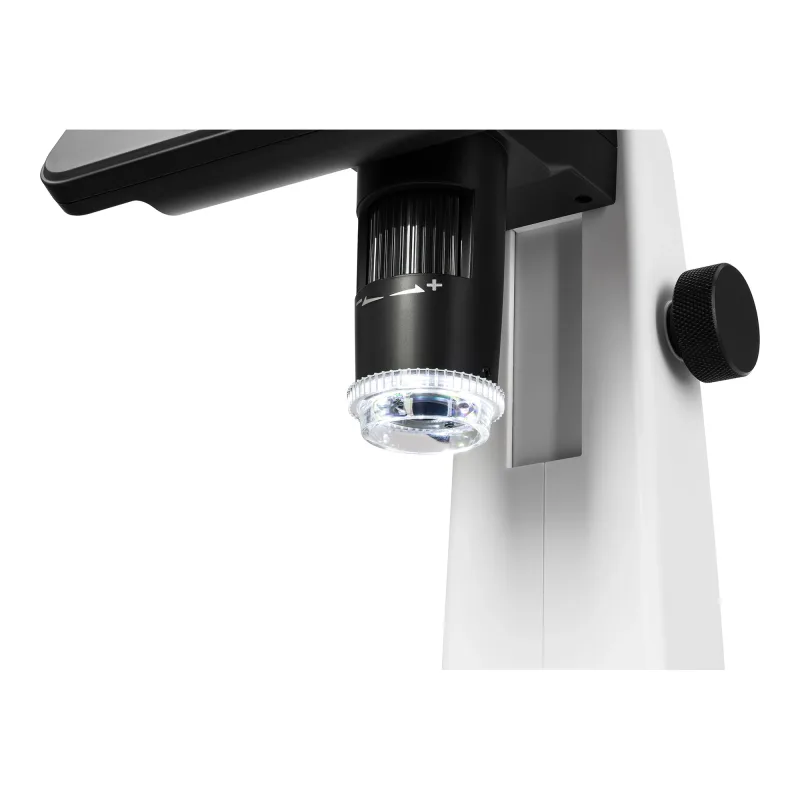 Микроскоп цифровой Levenhuk DTX 800 LCD - крупный план объектива со светодиодной подсветкой и ручкой фокусировки