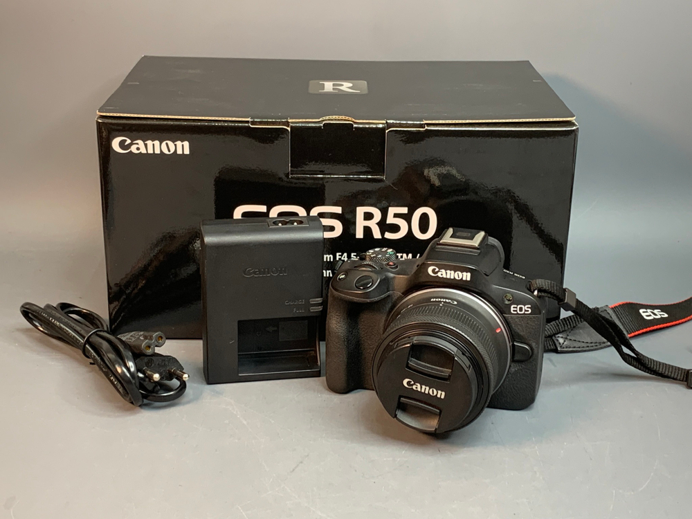 Canon EOS R50 Kit 18-45mm 9.000 кадров, на гарантии до 7 мая 2026 года