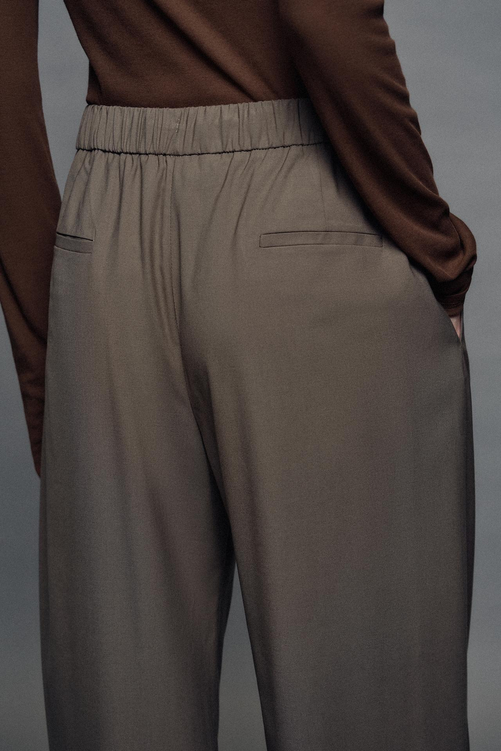 ZARA БРЮКИ СО СКЛАДКАМИ — ZW COLLECTION, СЕРО-КОРИЧНЕВЫЙ