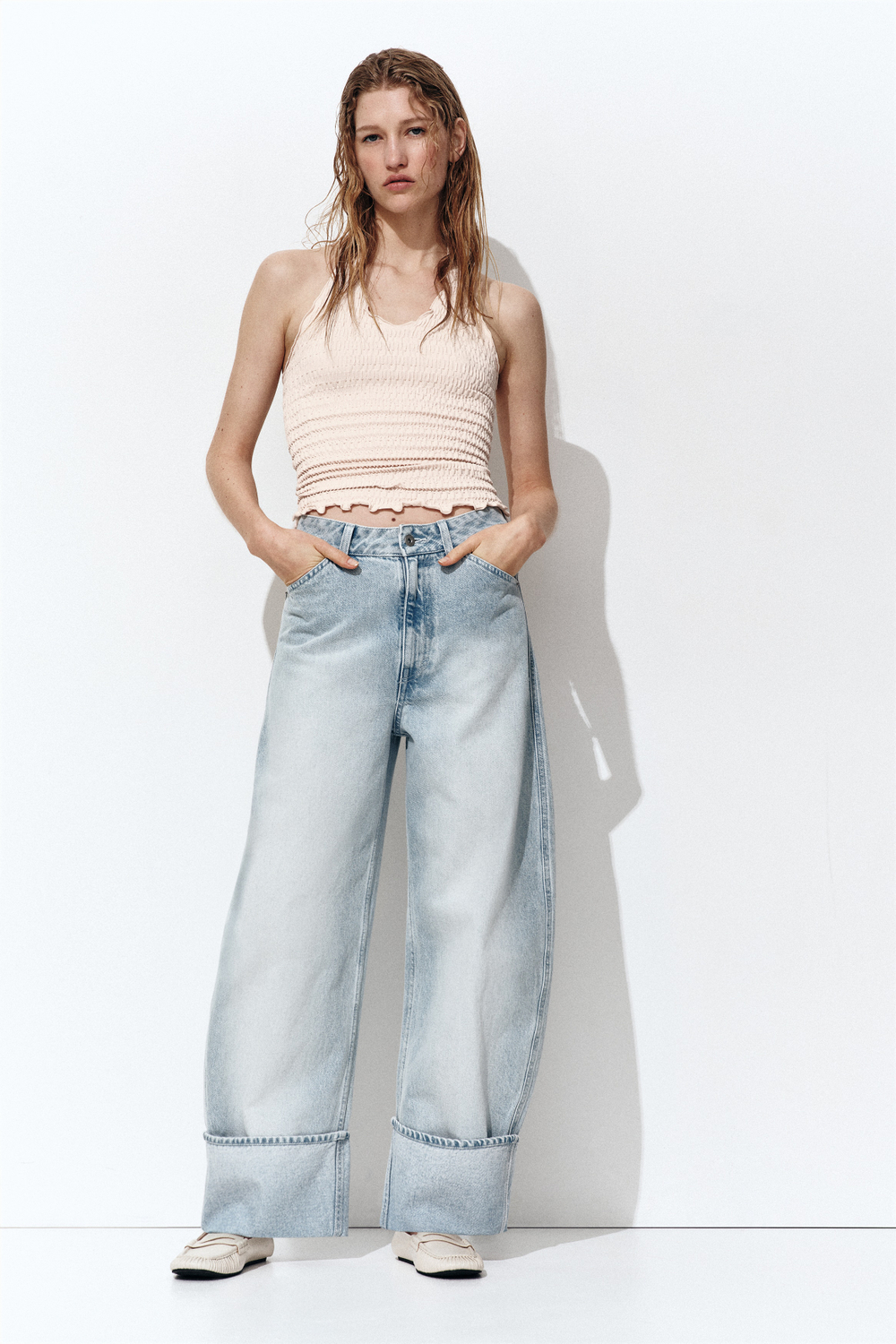 Топ со сборками и бретелью через шею - H&M