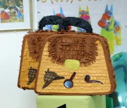 Пиньята на тему Шерлок Холмс - Мир-Пиньята - mir-pinata.ru