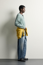 ФУТБОЛКА RELAXED FIT С ВОРОТНИКОМ ХЕНЛИ — ZARA