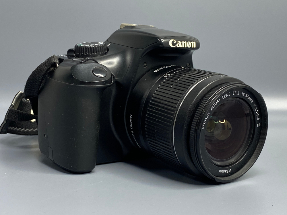 Canon EOS 1100D + Kit 18-55mm — пробег 21 810 кадров