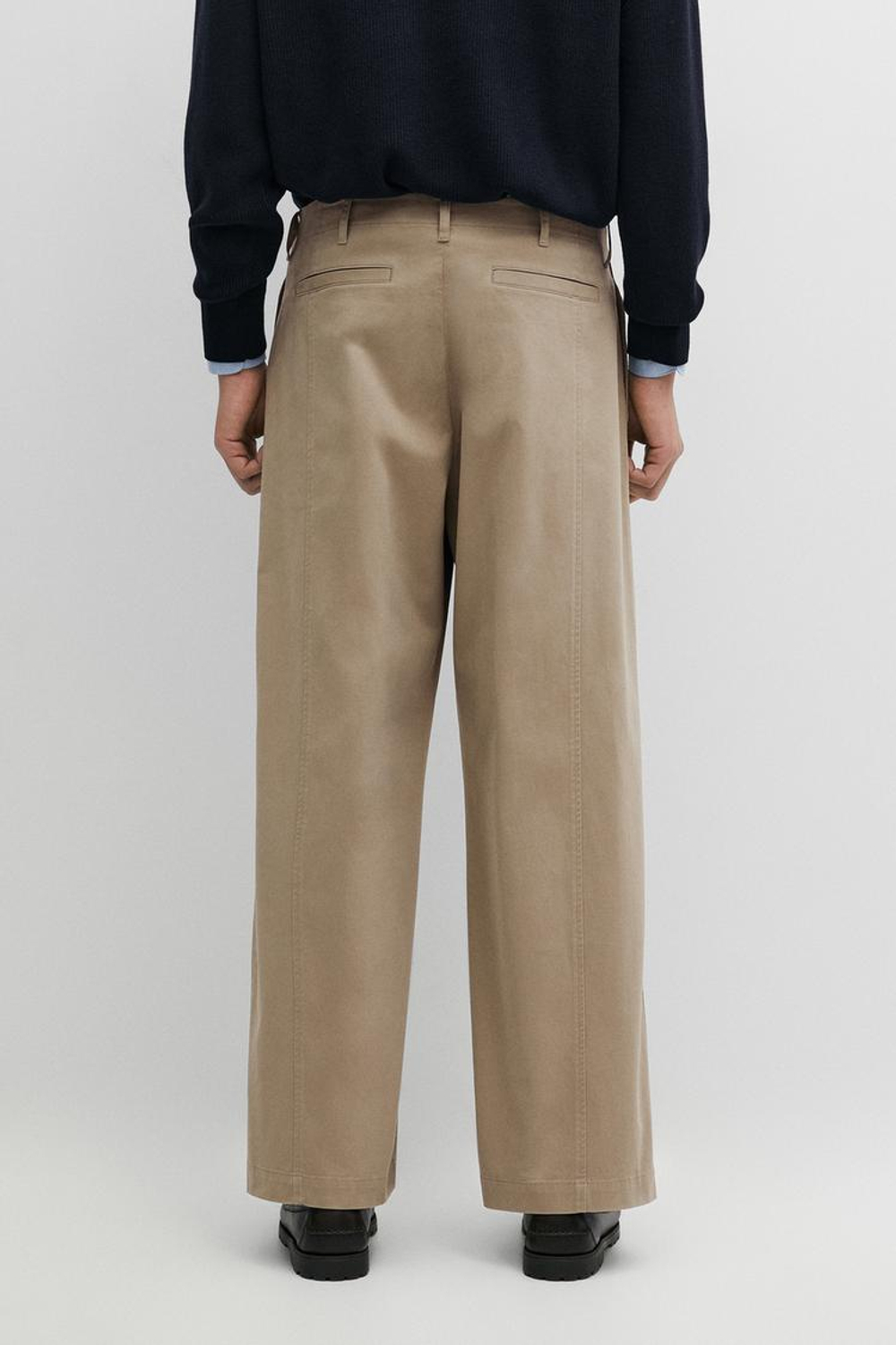 Massimo Dutti Брюки-бананы с защипами, бежевый