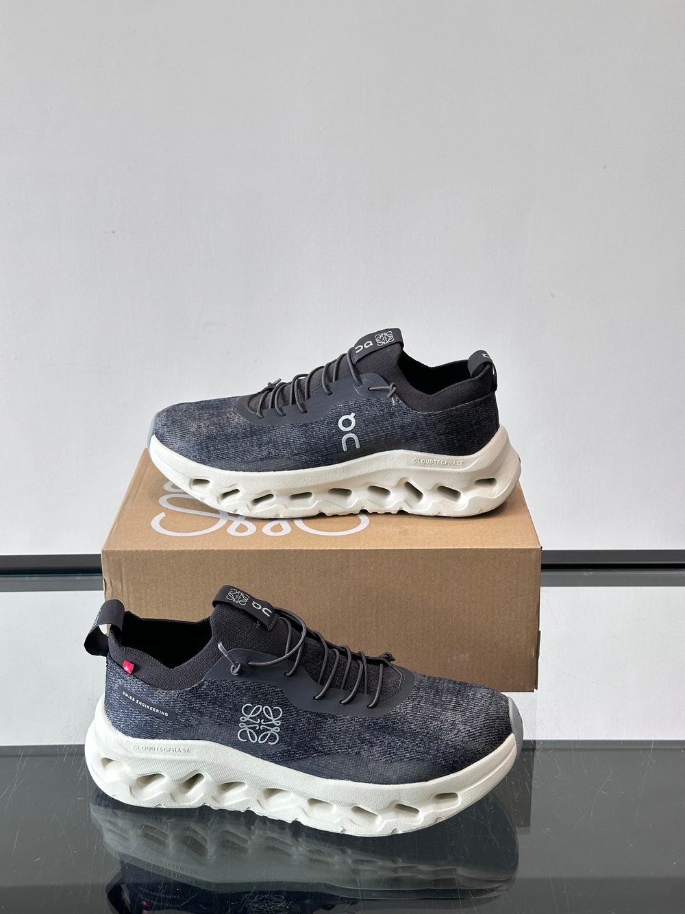 Кроссовки On Running x Loewe Cloudsolo