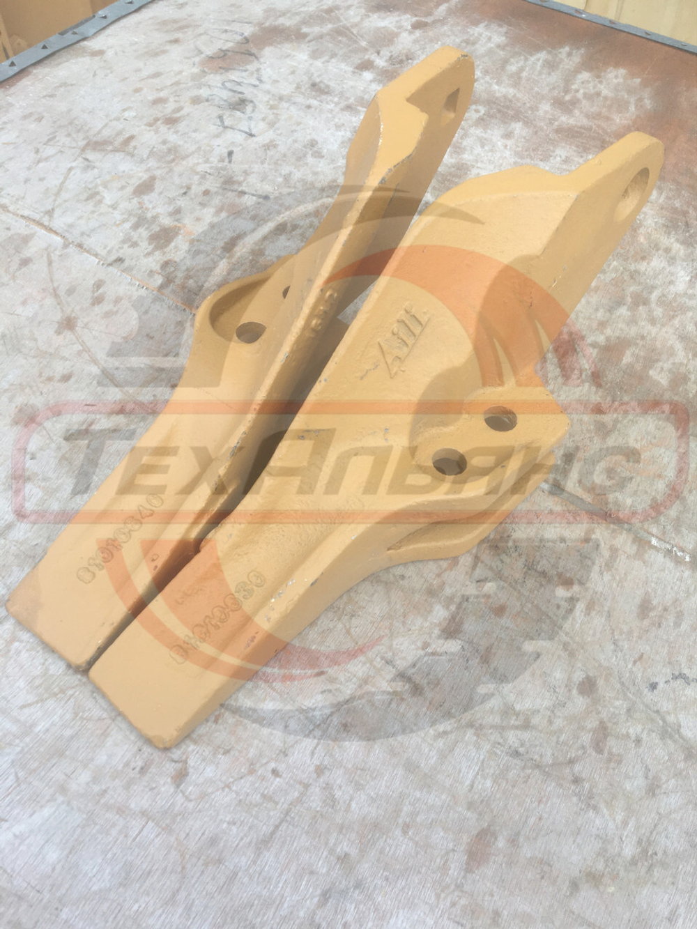 Зуб ковша боковой Hidromek AILI 81010640