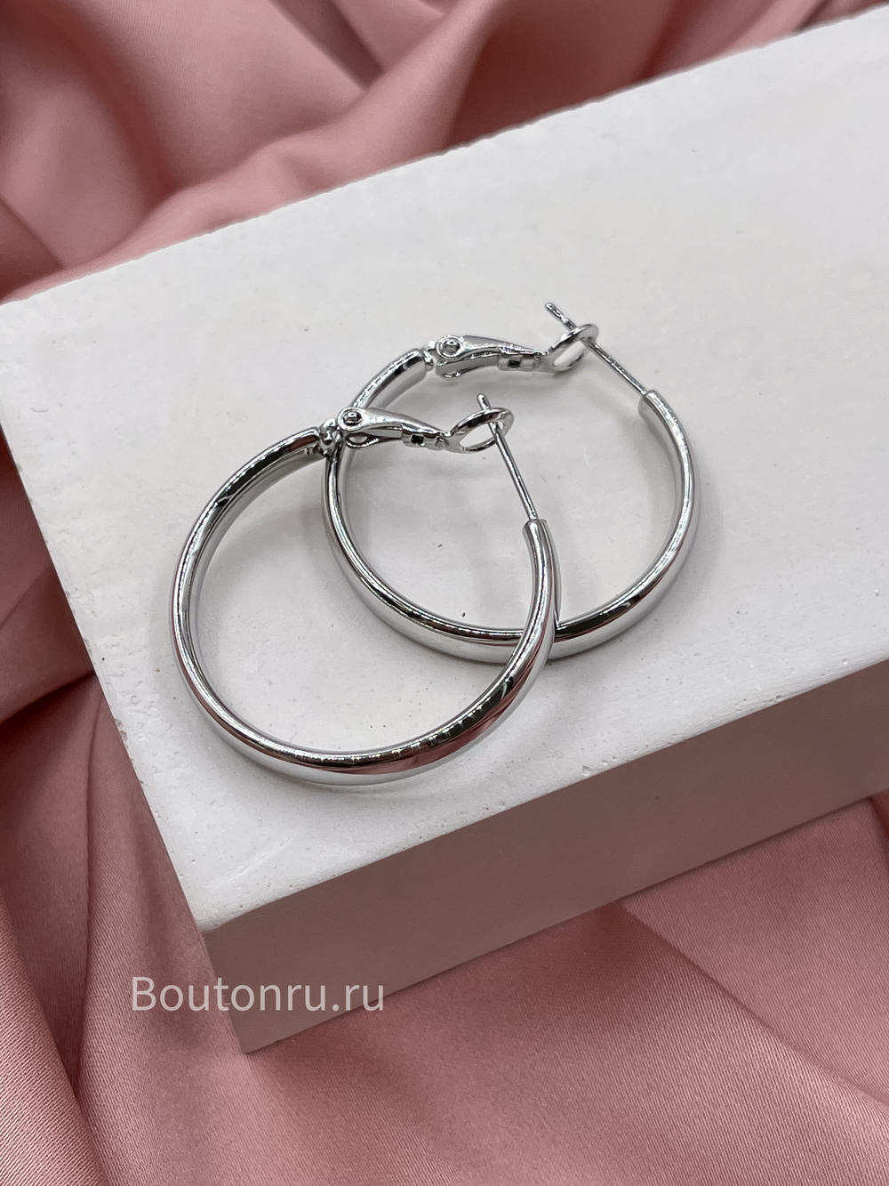 Серьги кольца серебристые