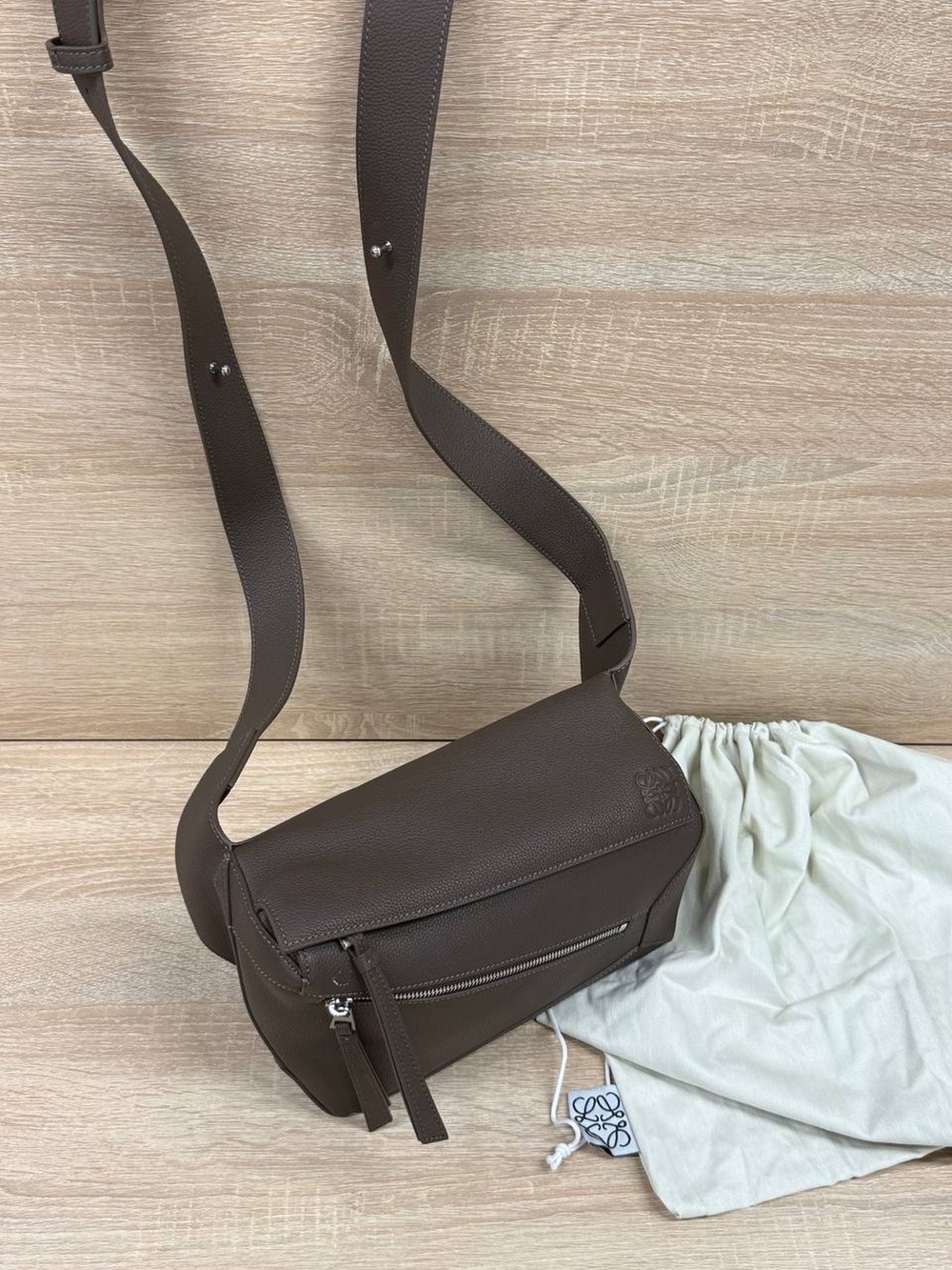Нагрудная сумка Loewe