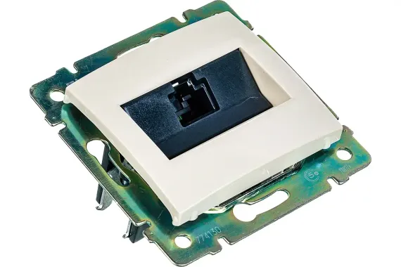 Розетка RJ45 Legrand Valena 5е слоновая кость 05228