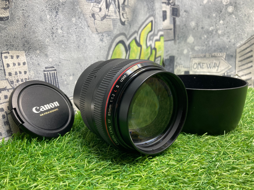 Canon EF 85mm 1.2L II USM