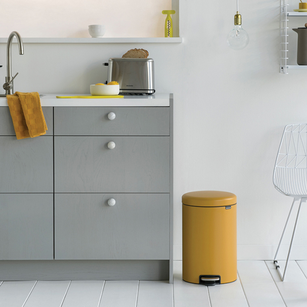 Мусорный бак с педалью newIcon 20л Brabantia Минерально-горчичный