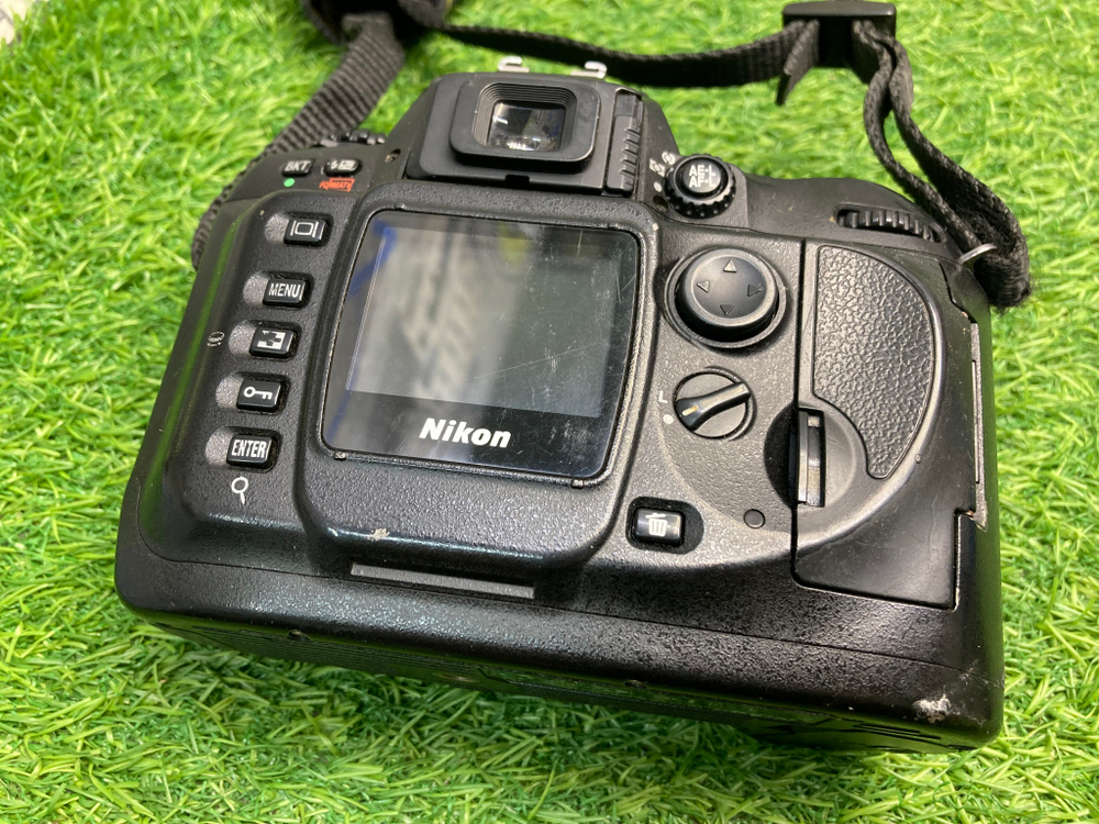 Nikon D100