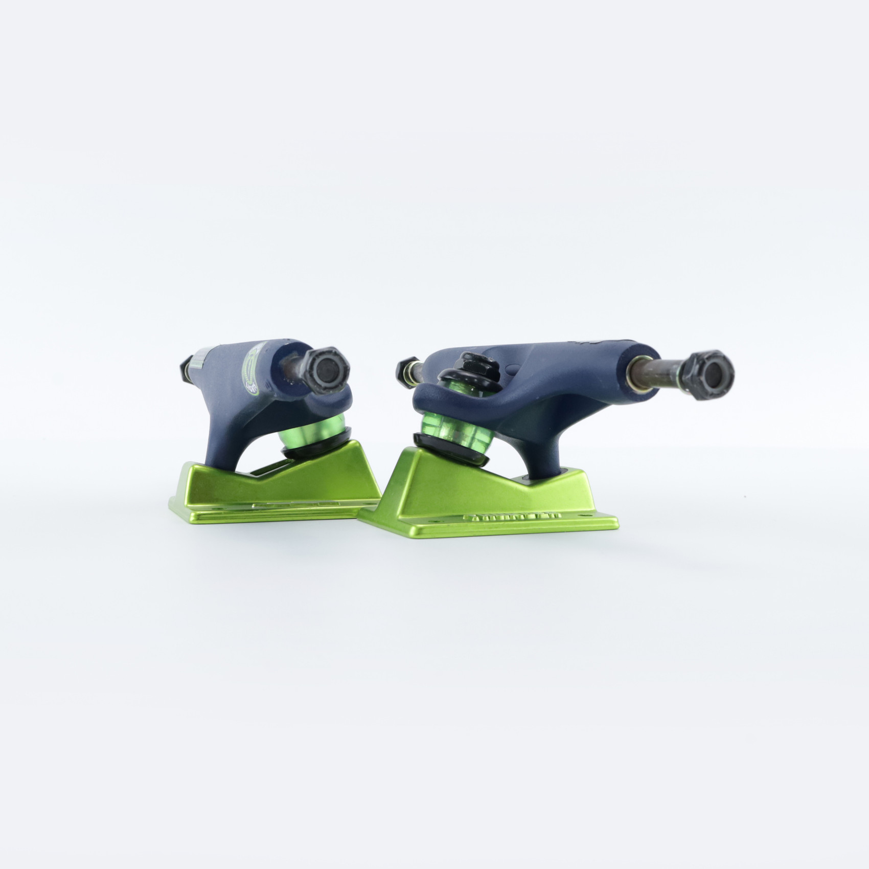 Подвески THUNDER TRUCKS LT NORTHERN (NAVY/GREEN) артикул: - купить в магазине Дайс