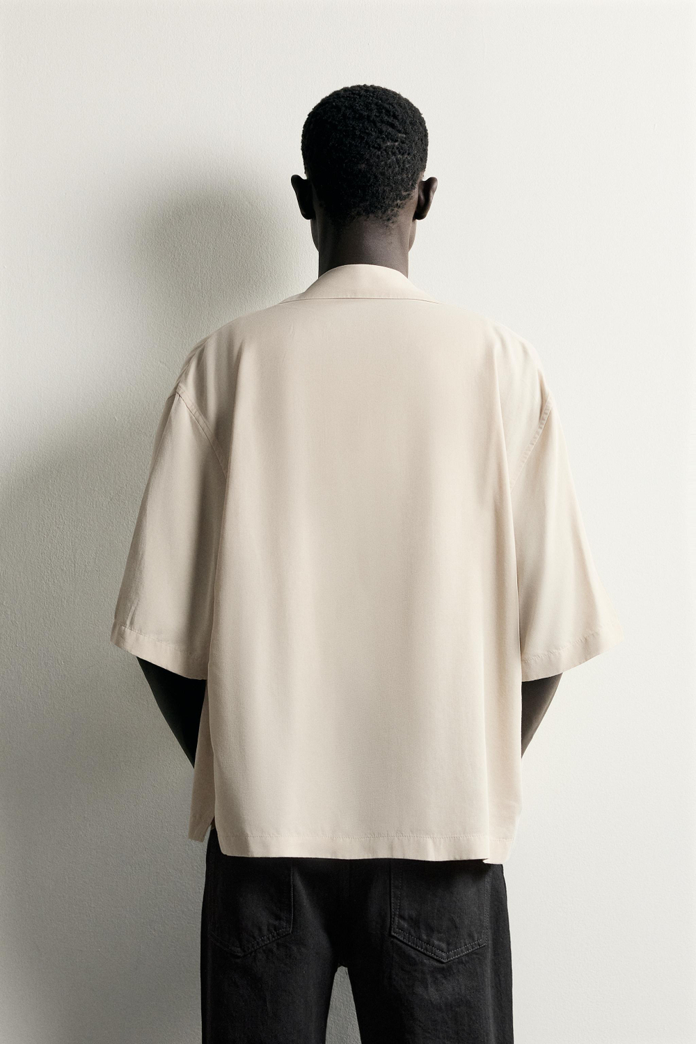 РУБАШКА RELAXED FIT ИЗ СТРУЯЩЕЙСЯ ТКАНИ — ZARA · 4795/210