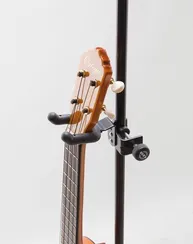 K&M 15590-000-55 держатель для укулеле на микрофонную стойку
