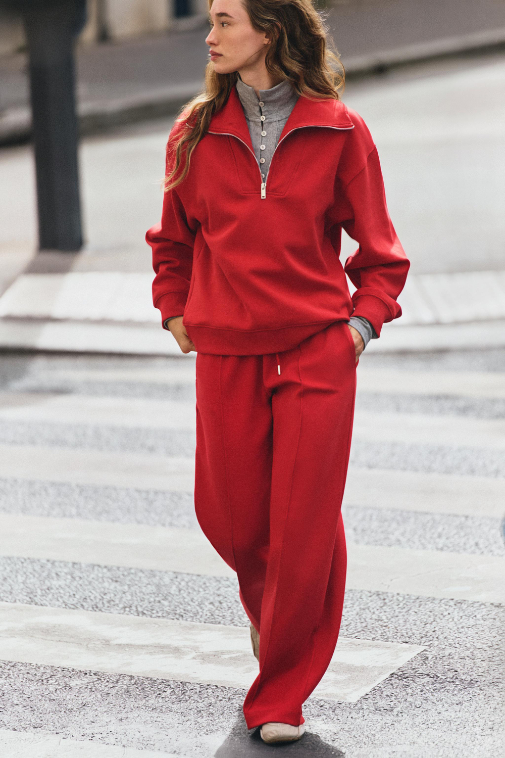 ТОЛСТОВКА ИЗ ИНТЕРЛОКА НА МОЛНИИ — ZARA
