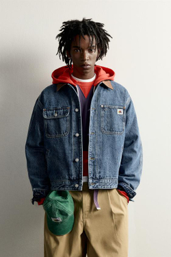 ZARA - FRUIT OF THE LOOM™ ДЖИНСОВАЯ КУРТКА С КОНТРАСТНЫМИ НАШИВКАМИ, ВЫЦВЕТШИЙ СИНИЙ