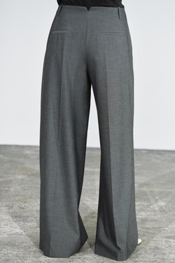 ZARA БРЮКИ С ЗАЩИПАМИ — ZW COLLECTION, СЕРЫЙ