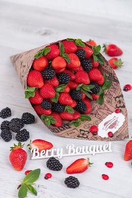 Букет из ягод клубника ежевика