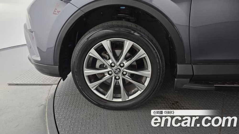 Toyota RAV4 2.5 4WD Hybrid — 2018