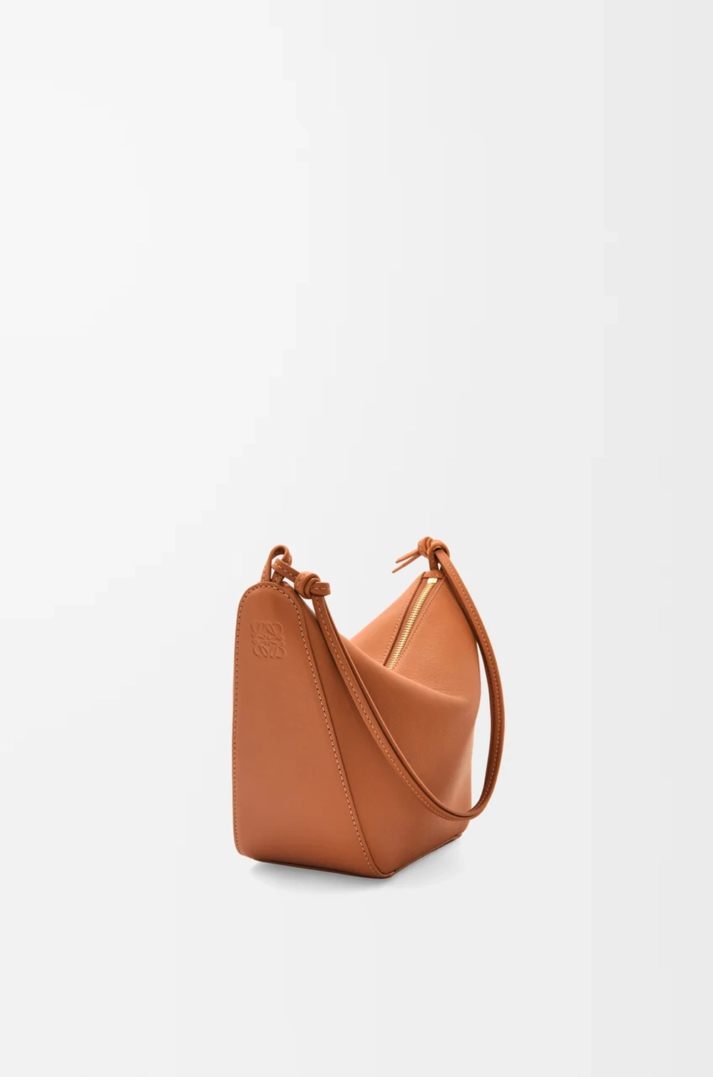 Loewe Мини сумка-хобо Hammock из классической телячьей кожи, желто-коричневый